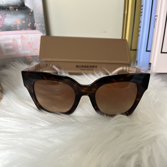NEW Full Inclusion Burberry Sunglasses